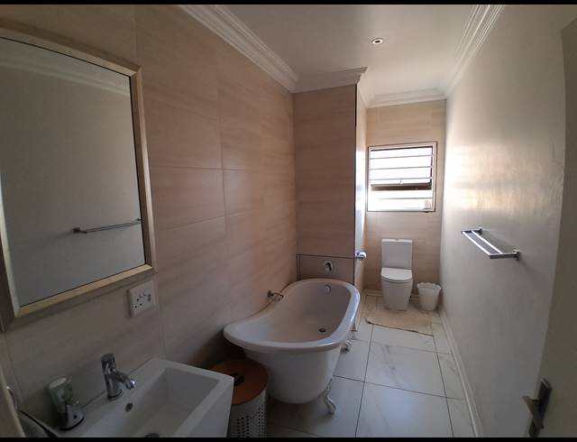 3 BEDROOM BED & BREAKFAST FOR SALE IN SAFARI GARDENS